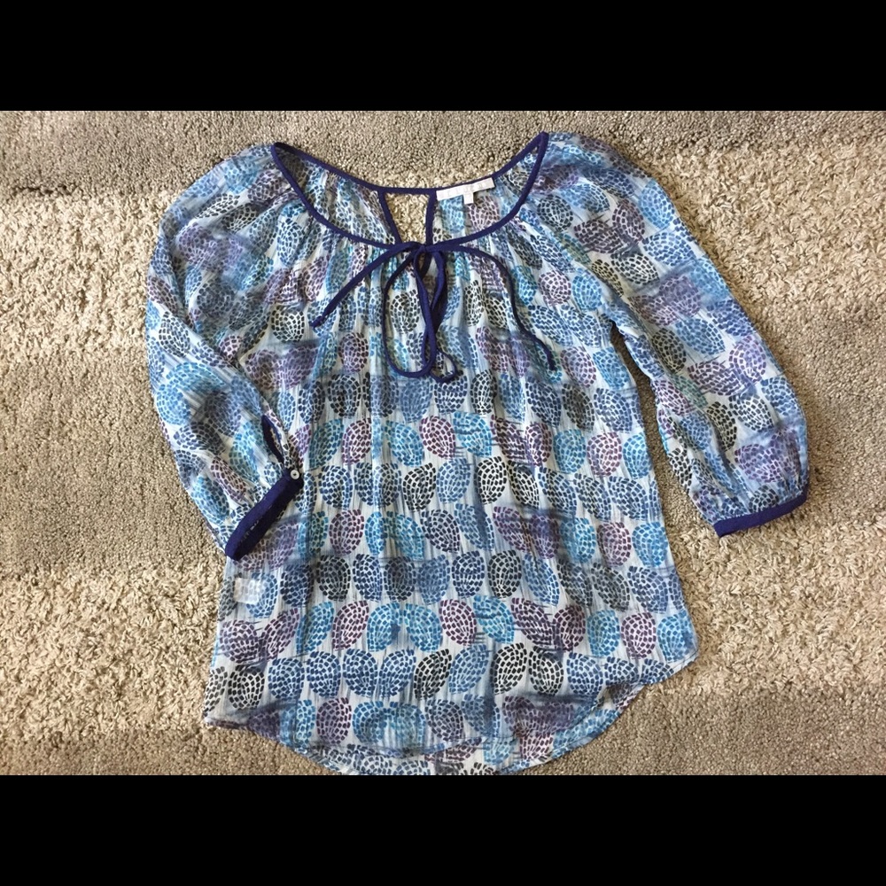 A cute light top